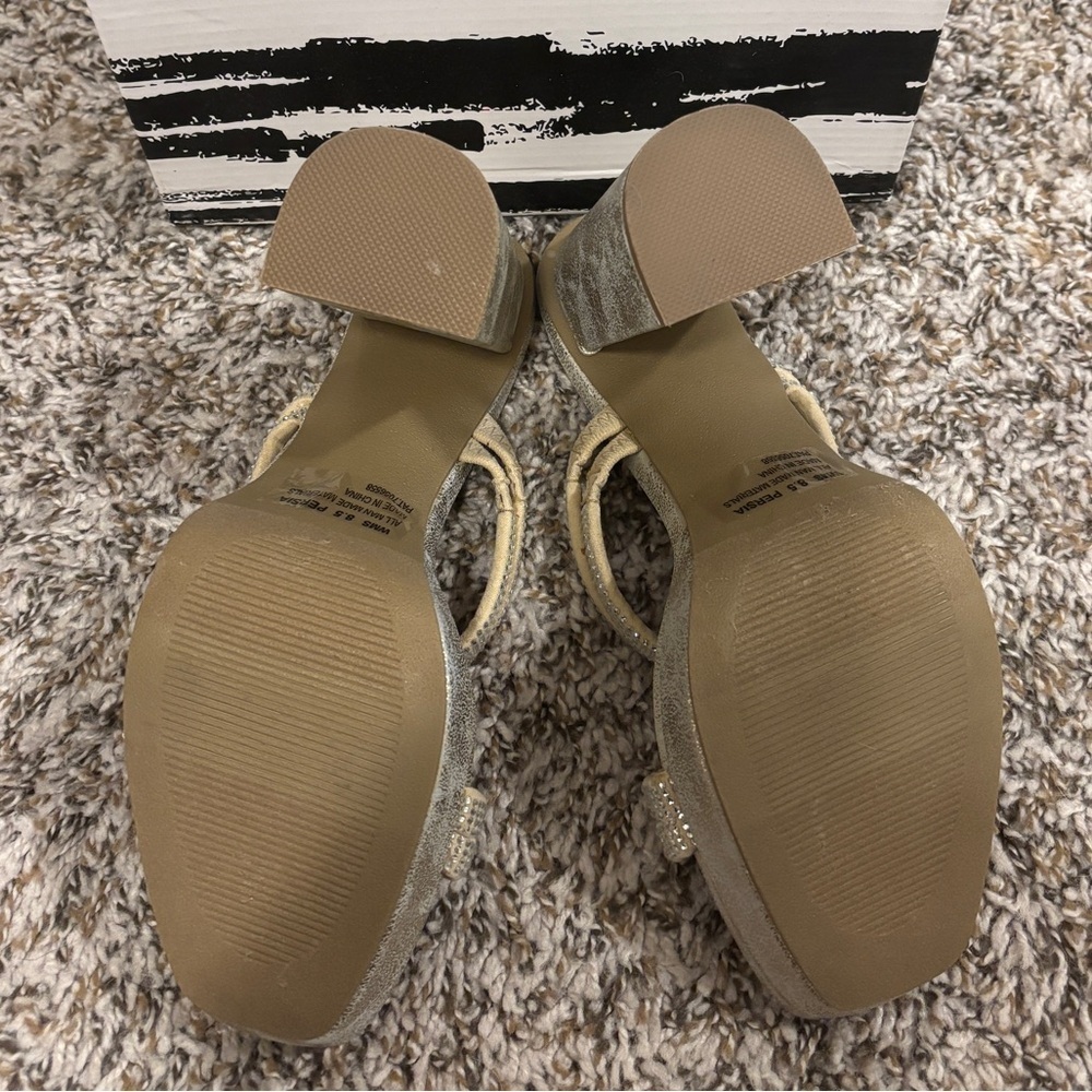 DV by Dolce Vita Metallic Gold Strappy Block Heel Sandal - Picture 8 of 9